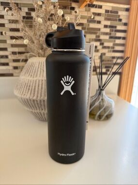 Hydro Flask Slate Black Insulated Bottle with Straw Lid